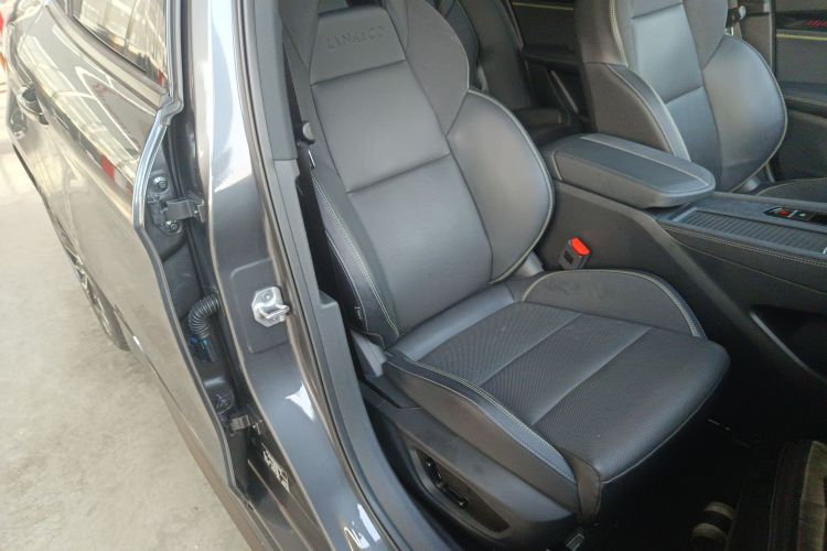 领克03 2025款 1.5TD DCT冠军版Pro局部细节41