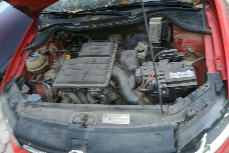 大众 Polo 2014款 1.6L 自动舒适版机舱底盘24