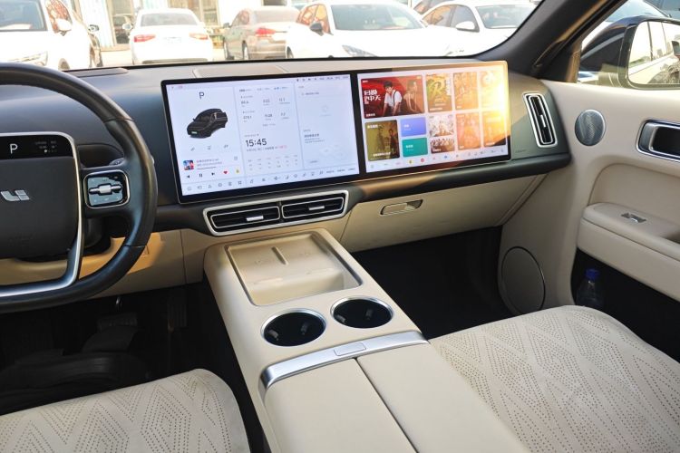 理想汽车 理想L8 2023款 Pro中控内饰16
