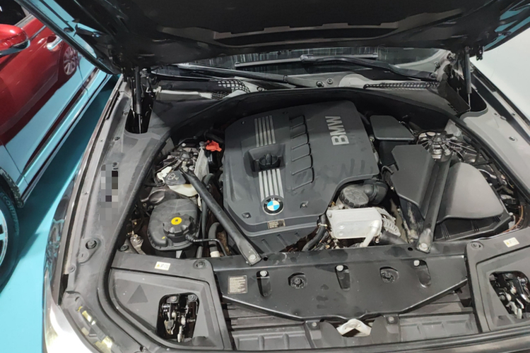 宝马5系 2014款 530Li 豪华设计套装机舱底盘25