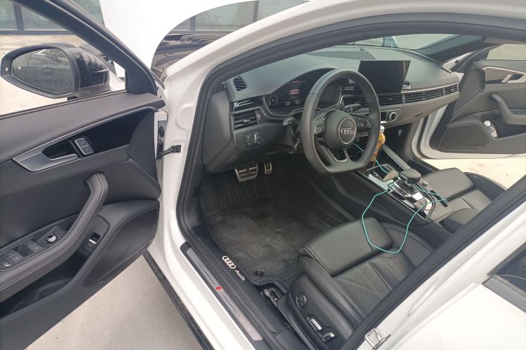 奥迪A4L 2024款 40 TFSI 豪华动感型中控内饰20