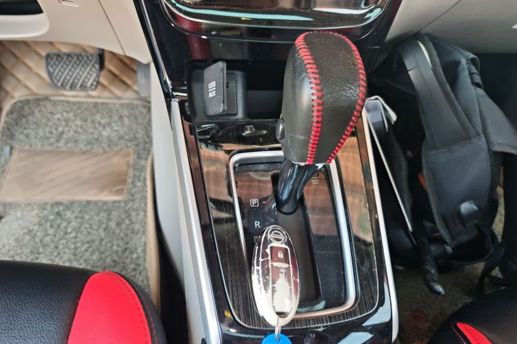 日产 轩逸 2018款 1.6XV CVT尊享版中控内饰18