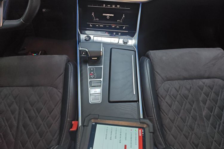 奥迪A6L 2024款 55 TFSI quattro 尊享动感型中控内饰18