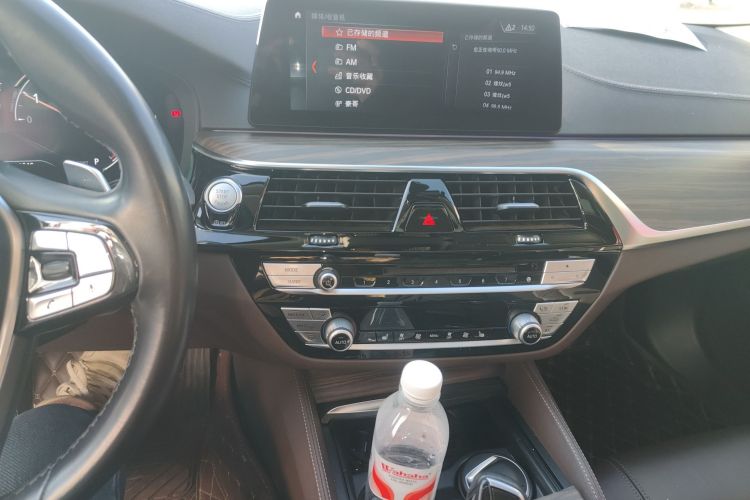 宝马5系 2018款 改款 530Li 领先型 豪华套装中控内饰16
