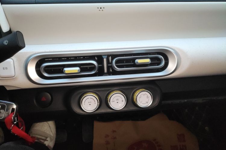 五菱汽车 宏光MINIEV 2024款 第三代 215km 青春版中控内饰16