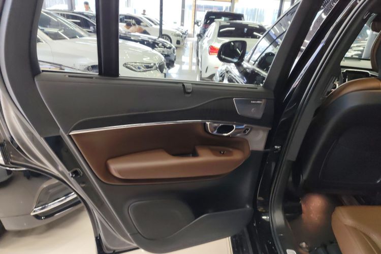 沃尔沃XC90 2022款 B6 智雅豪华版 7座中控内饰7008