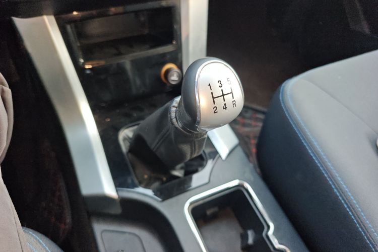 猎豹汽车 猎豹Q6 2015款 2.4L 手动两驱精英型中控内饰18