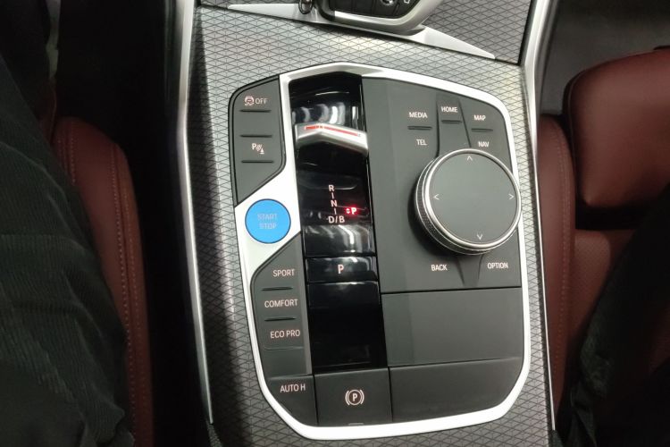 宝马i3 2024款 eDrive 40 L 曜夜套装中控内饰18