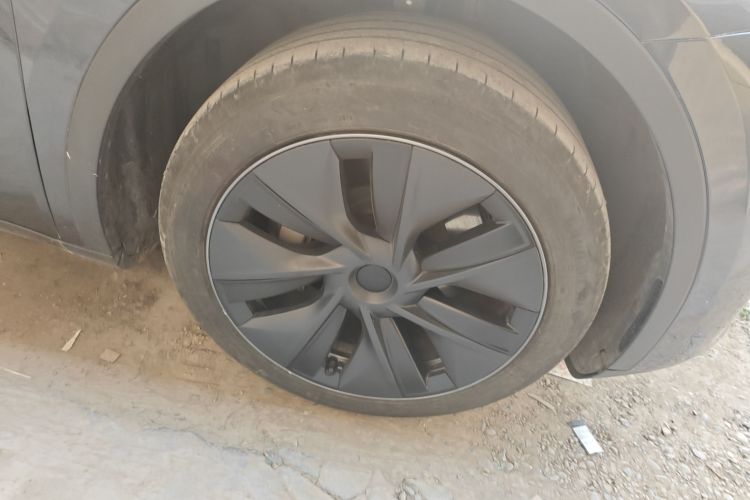 特斯拉 Model Y 2024款 后轮驱动版车身外观10