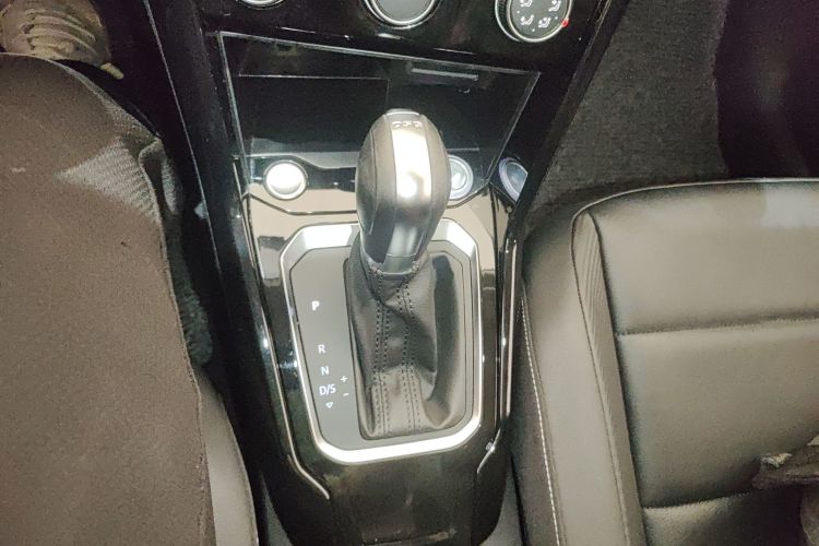 大众 T-ROC探歌 2018款 280TSI DSG两驱舒适型 国V中控内饰18