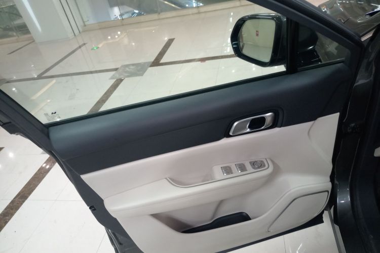 理想汽车 理想ONE 2021款 增程6座版中控内饰7007