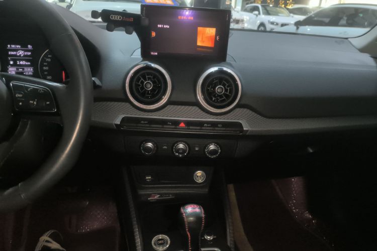 奥迪Q2L 2022款 35 TFSI 进取动感型中控内饰16