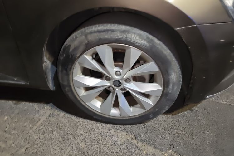 斯柯达 速派 2018款 TSI280 DSG舒适版 国V车身外观10