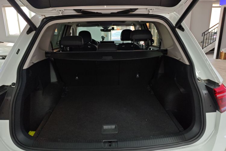 大众 途观L 2023款 330TSI 自动两驱R-Line越享版机舱底盘23