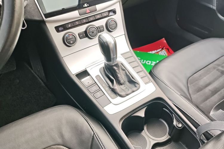 大众 迈腾 2015款 1.8TSI 豪华型中控内饰18