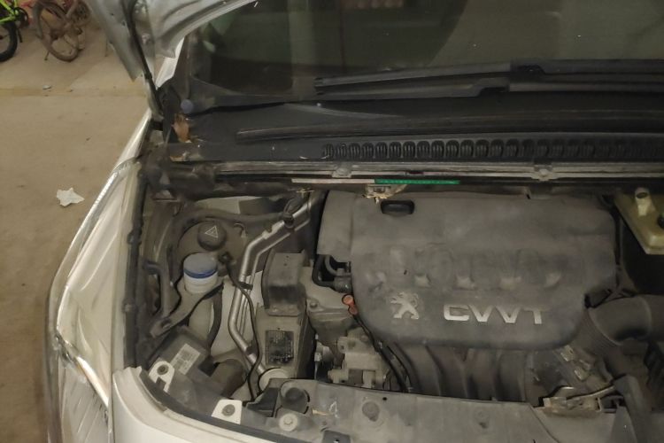 标致3008 2013款 2.0L 自动经典版局部细节9006