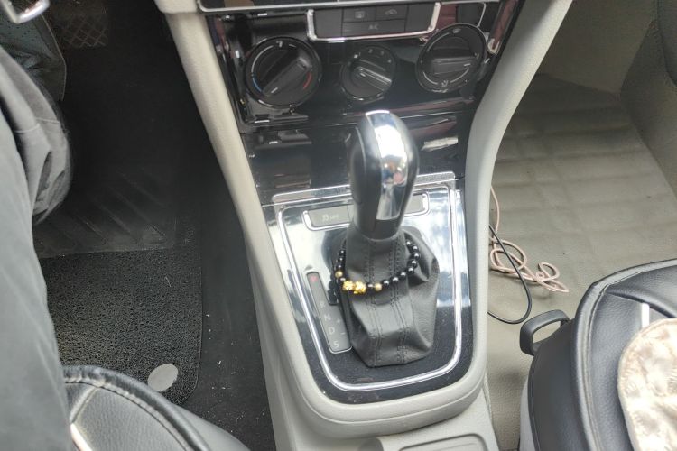 大众 宝来 2014款 1.6L 自动时尚型中控内饰18