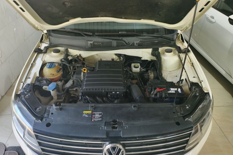 大众 朗逸 2017款 1.6L 自动风尚版机舱底盘24