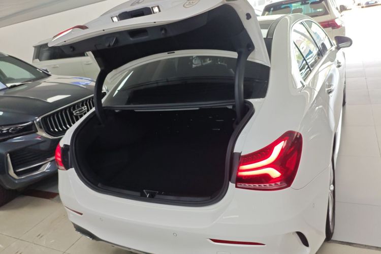 奔驰A级 2022款 改款 A 200 L 运动轿车动感型局部细节23