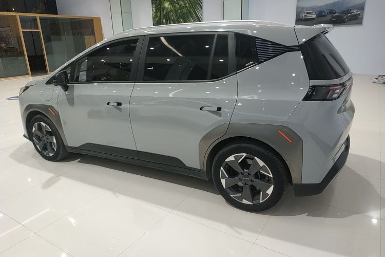 埃安 AION Y 2021款 70 智领活力版车身外观4