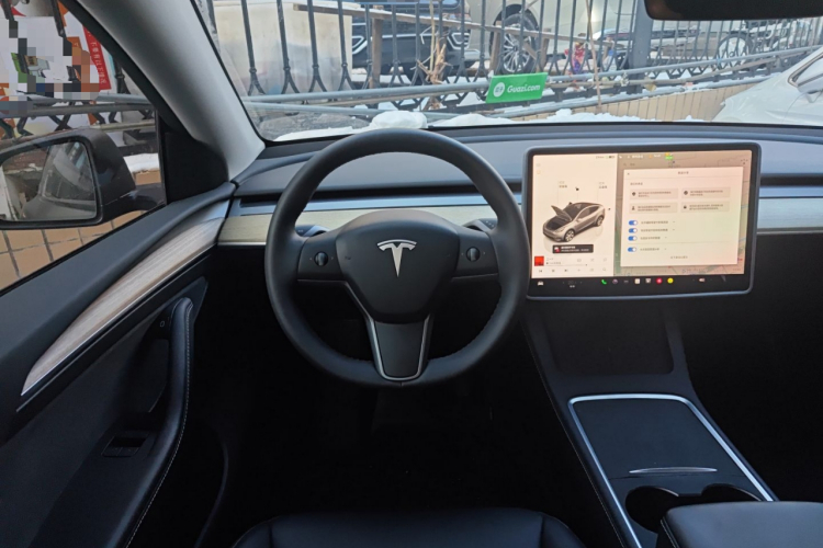 特斯拉 Model Y 2022款 改款 长续航全轮驱动版中控内饰13