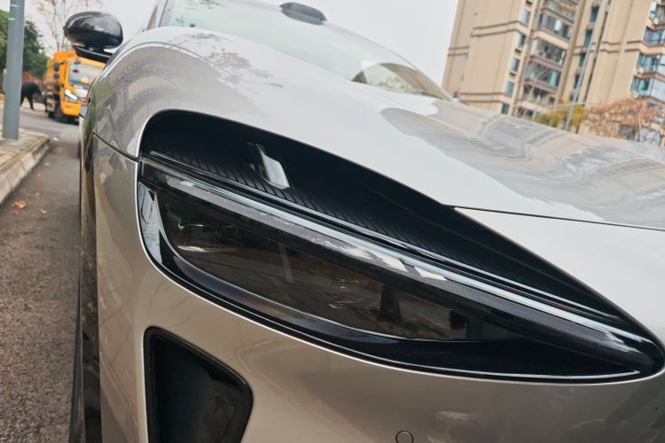 小米汽车 小米YU7 2025款 超长续航高性能四驱Max版车身外观8