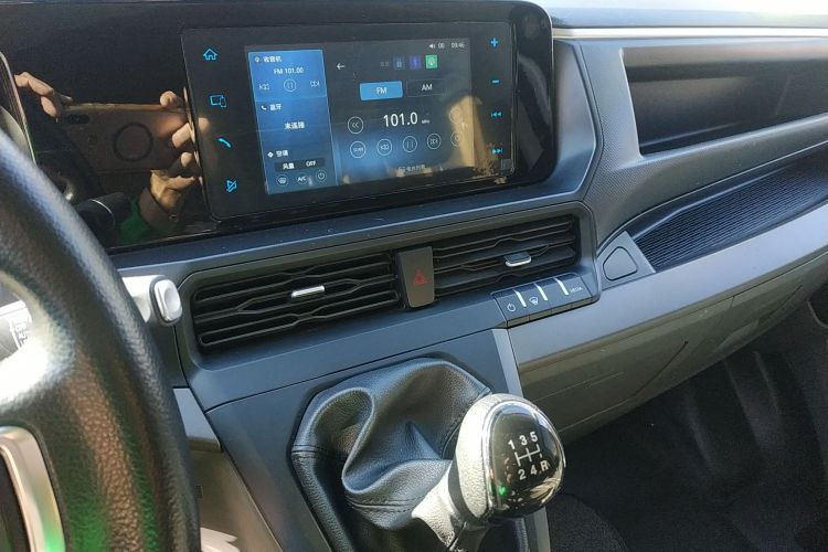 福特 全顺 2023款 2.0T汽油手动多功能商用车短轴低顶5/6座中控内饰16