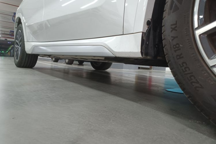 宝马iX1 2023款 eDrive25L M运动套装机舱底盘29