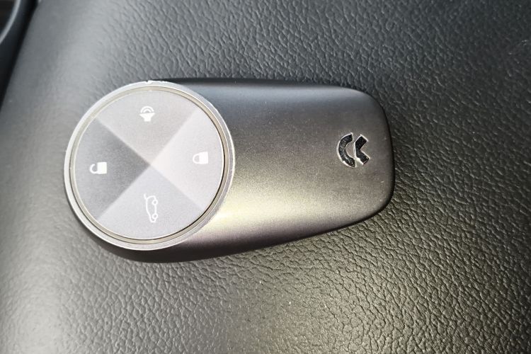 蔚来ES8 2020款 450KM 六座版中控内饰11