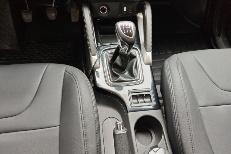 北京汽车 绅宝X35 2016款 1.5L 手动精英版中控内饰18