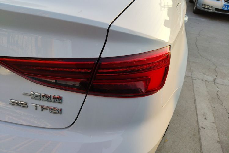 奥迪A3 2018款 30周年年型 Limousine 35 TFSI 风尚型车身外观9