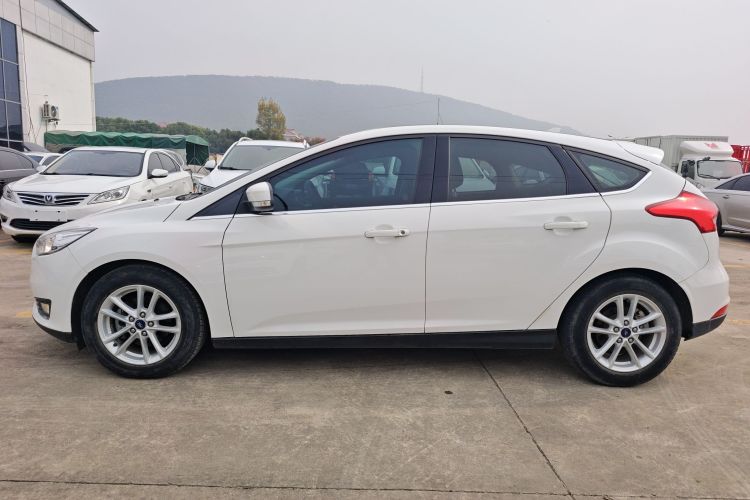 福特 福克斯 2018款 两厢经典 EcoBoost 180 自动精英型车身外观4