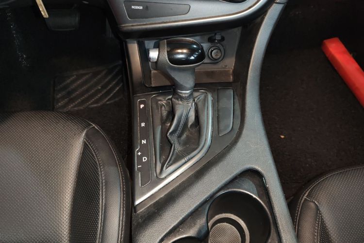 起亚K5 2015款 2.0L 自动GLS局部细节18