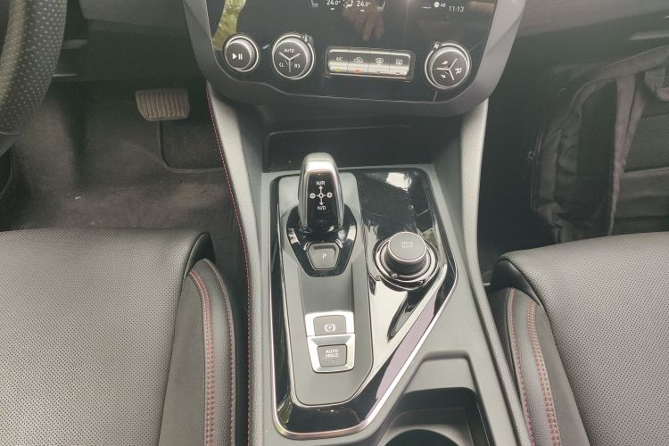 领克03 2020款 2.0TD 自动劲版中控内饰18