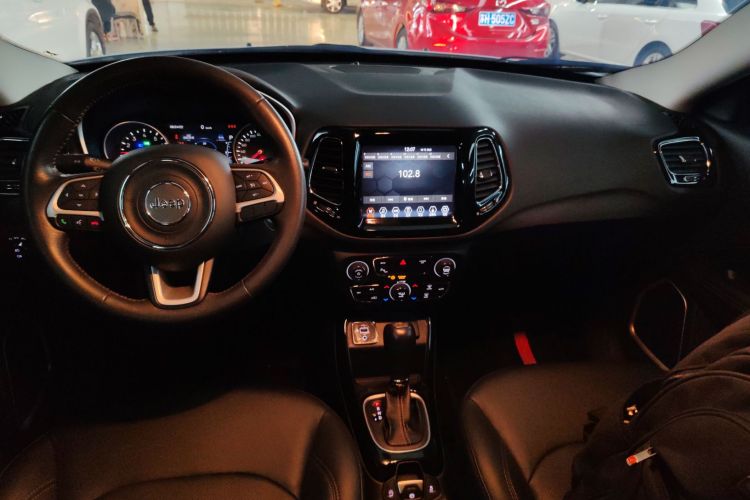 Jeep 指南者 2020款 220T 自动精英版局部细节18