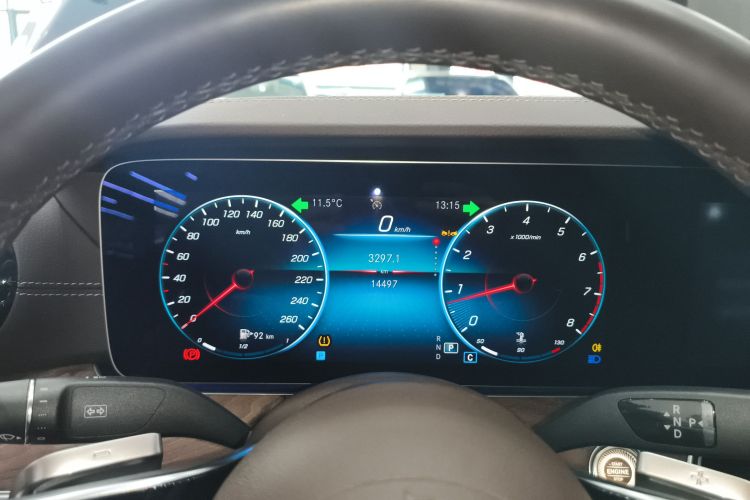 奔驰E级 2023款 E 300 L 时尚型中控内饰14