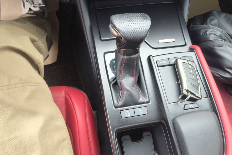 雷克萨斯ES 2020款 260 F SPORT局部细节18