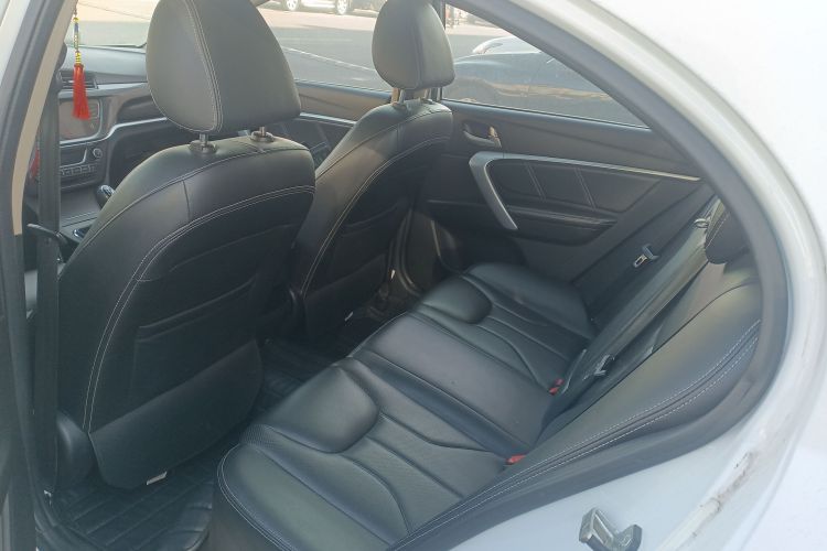 吉利汽车 帝豪 2017款 三厢百万款 1.5L 手动向上版中控内饰21