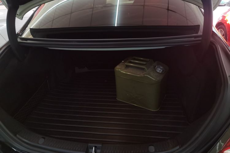 奔驰E级 2018款 改款 E 300 L 运动豪华型局部细节23