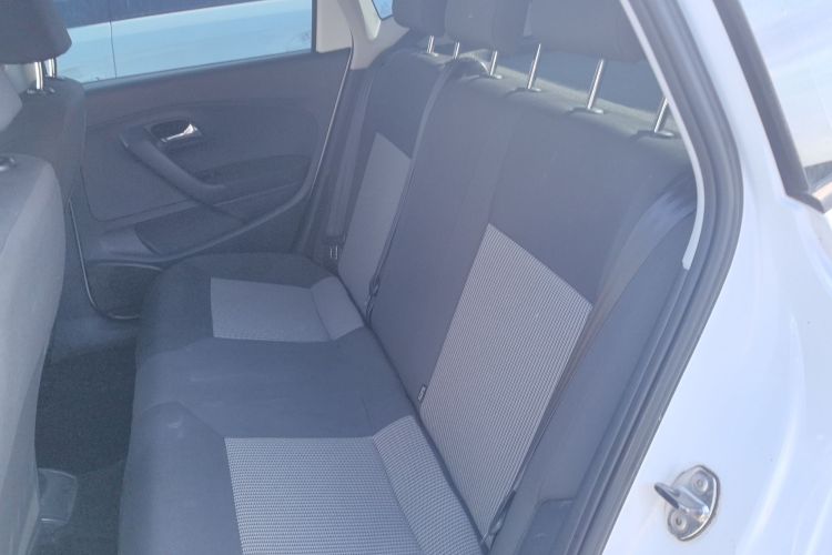 大众 Polo 2014款 1.4L 手动风尚版中控内饰7004