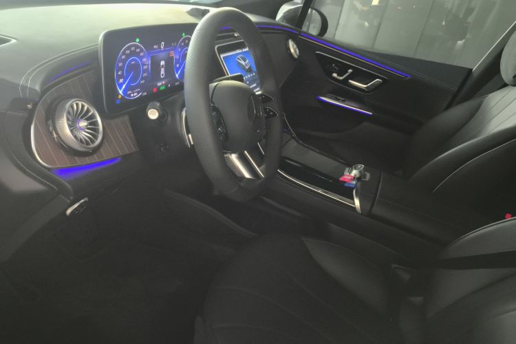 奔驰EQE 2025款 500 4MATIC 先锋版中控内饰7003