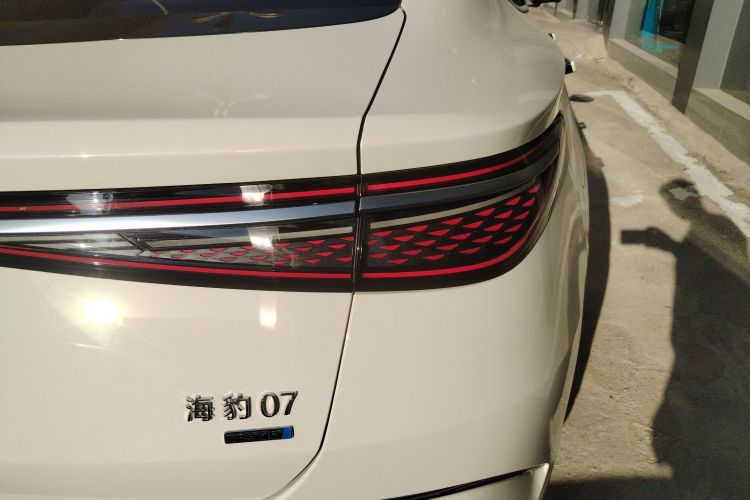 比亚迪 海豹07 DM-i 2025款 智驾版 DM-i 1.5L 125km 尊贵型车身外观9