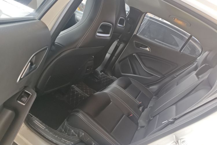 奔驰GLA 2016款 GLA 200 动感型中控内饰21