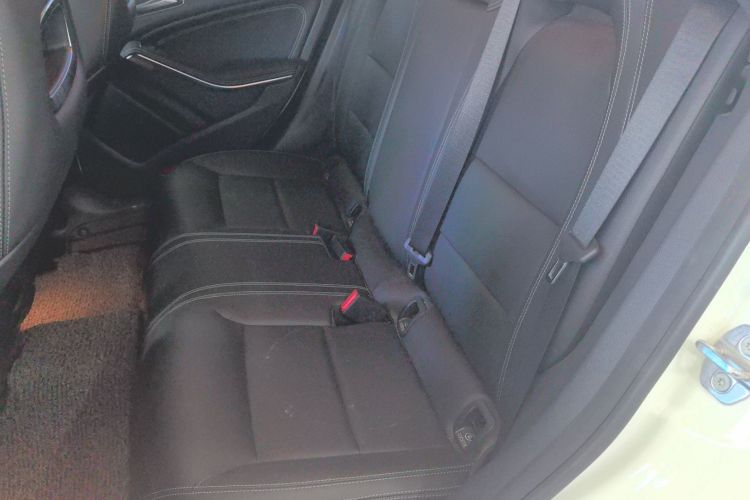 奔驰CLA 2019款 CLA 200 动感型中控内饰21