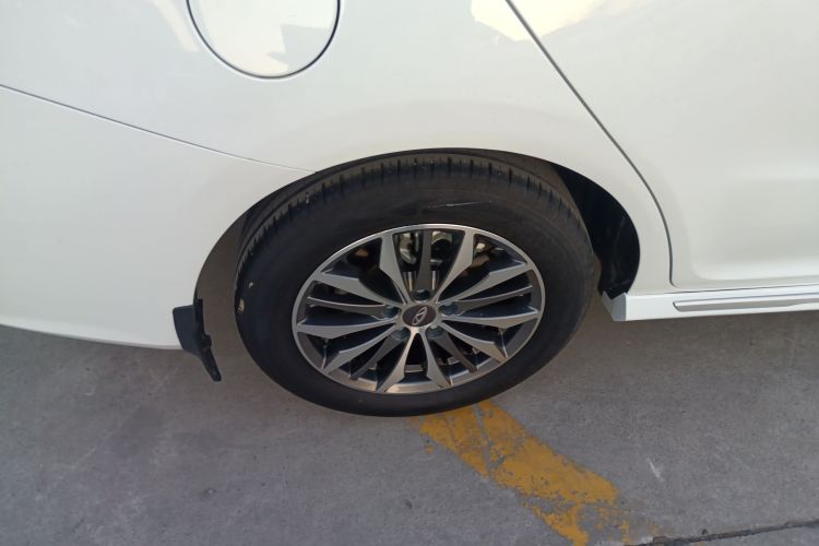 奇瑞 艾瑞泽5 PLUS 2021款 小泽 1.5L CVT享PLUS车身外观6008