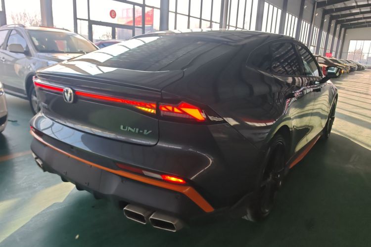 长安UNI-V 2024款 1.5T 尊贵运动型车身外观7