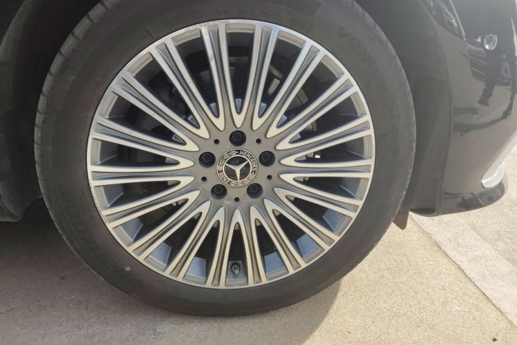 奔驰E级 2023款 改款 E 300 L 时尚型车身外观10