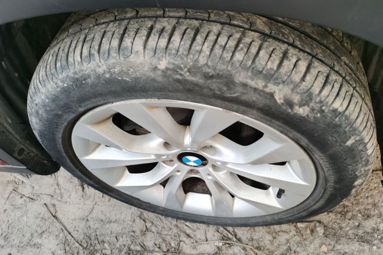 宝马X1 2014款 sDrive18i 时尚型车身外观10