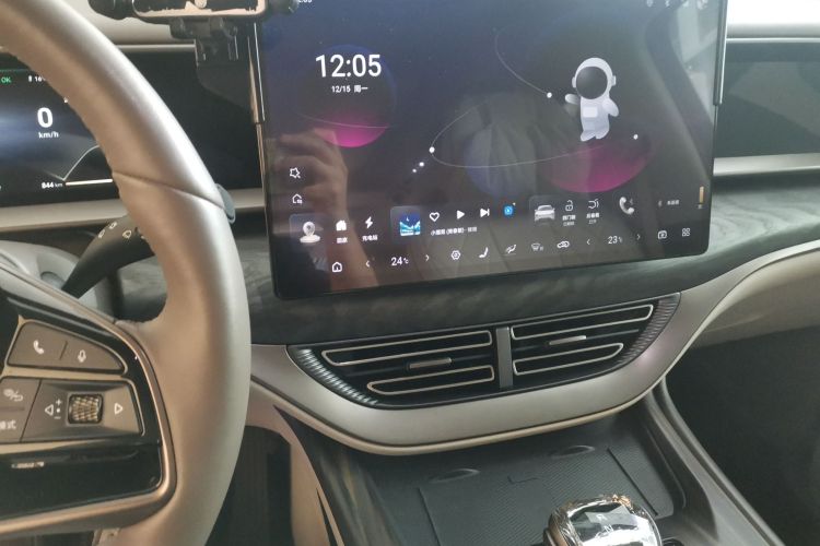 腾势D9 2022款 DM-i 1040 尊贵型中控内饰16