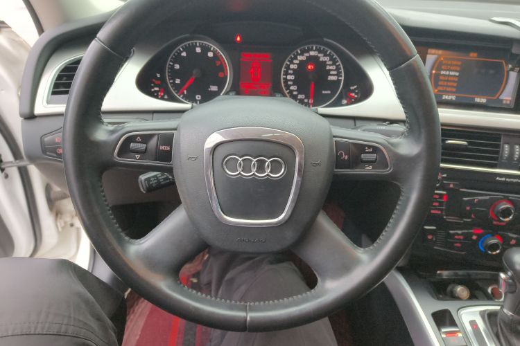 奥迪A4L 2012款 2.0 TFSI 自动标准型中控内饰13